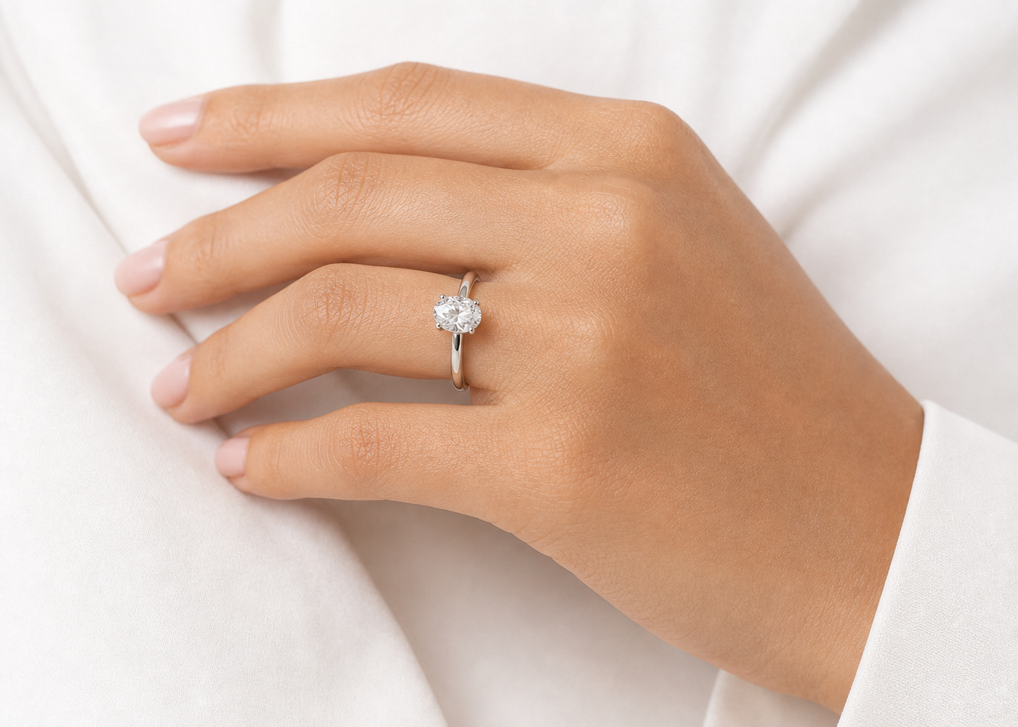 Oval Solitaire Engagement Ring – 1.0 ct, 18K Gold