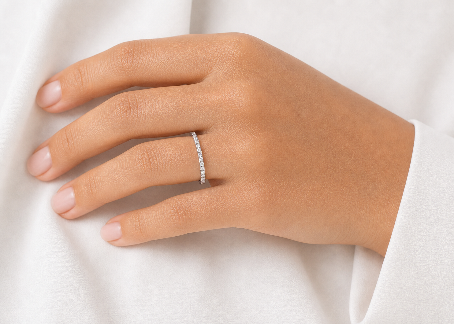 Petite Eternity Ring – 16-Diamond, 18K Gold